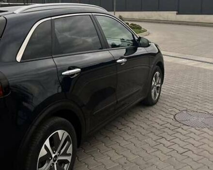 Синій Кіа Niro, об'ємом двигуна 0 л та пробігом 135 тис. км за 18750 $, фото 2 на Automoto.ua