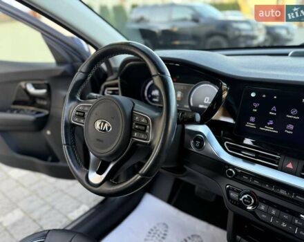 Синий Киа Niro, объемом двигателя 0 л и пробегом 78 тыс. км за 20950 $, фото 91 на Automoto.ua