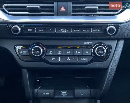 Синій Кіа Niro, об'ємом двигуна 0 л та пробігом 106 тис. км за 21900 $, фото 69 на Automoto.ua