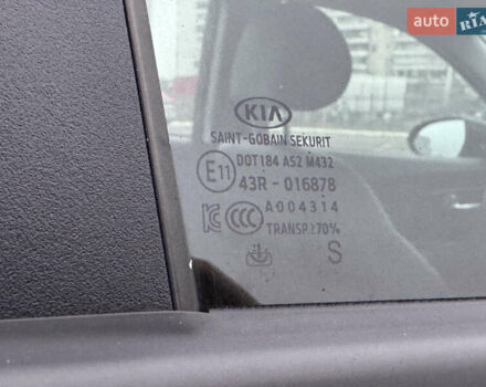 Синій Кіа Niro, об'ємом двигуна 0 л та пробігом 133 тис. км за 18900 $, фото 63 на Automoto.ua