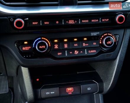 Синий Киа Niro, объемом двигателя 0 л и пробегом 90 тыс. км за 19999 $, фото 52 на Automoto.ua