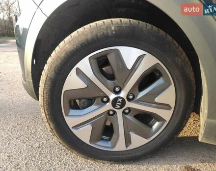 Синій Кіа Niro, об'ємом двигуна 0 л та пробігом 120 тис. км за 19890 $, фото 39 на Automoto.ua