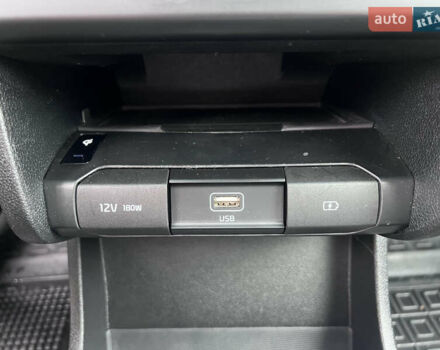 Синій Кіа Niro, об'ємом двигуна 0 л та пробігом 107 тис. км за 19200 $, фото 27 на Automoto.ua