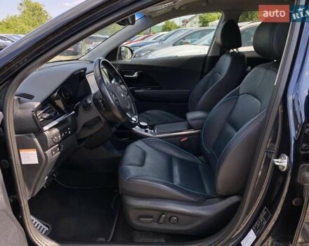 Синій Кіа Niro, об'ємом двигуна 0 л та пробігом 75 тис. км за 23900 $, фото 32 на Automoto.ua
