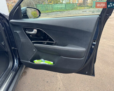 Синий Киа Niro, объемом двигателя 0 л и пробегом 125 тыс. км за 18500 $, фото 23 на Automoto.ua