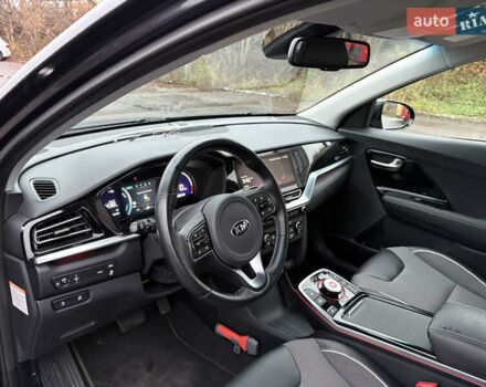 Синий Киа Niro, объемом двигателя 0 л и пробегом 125 тыс. км за 19600 $, фото 26 на Automoto.ua