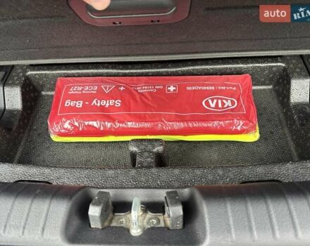 Синій Кіа Niro, об'ємом двигуна 0 л та пробігом 170 тис. км за 18300 $, фото 7 на Automoto.ua