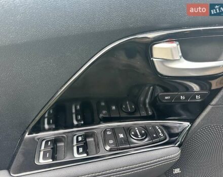 Синій Кіа Niro, об'ємом двигуна 0 л та пробігом 170 тис. км за 18300 $, фото 10 на Automoto.ua