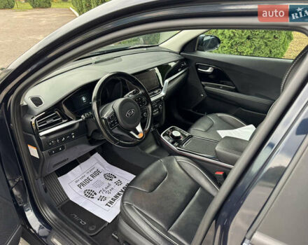 Синий Киа Niro, объемом двигателя 0 л и пробегом 156 тыс. км за 18800 $, фото 63 на Automoto.ua