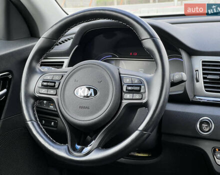 Синий Киа Niro, объемом двигателя 0 л и пробегом 126 тыс. км за 18548 $, фото 19 на Automoto.ua