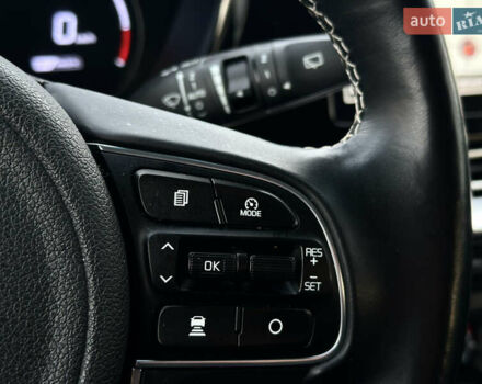 Синій Кіа Niro, об'ємом двигуна 0 л та пробігом 130 тис. км за 18990 $, фото 52 на Automoto.ua