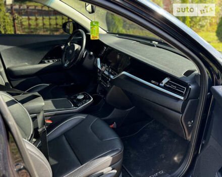 Синій Кіа Niro, об'ємом двигуна 0 л та пробігом 81 тис. км за 19699 $, фото 20 на Automoto.ua