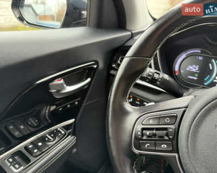 Синий Киа Niro, объемом двигателя 0 л и пробегом 115 тыс. км за 19900 $, фото 71 на Automoto.ua