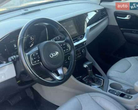 Синій Кіа Niro, об'ємом двигуна 1.58 л та пробігом 76 тис. км за 21300 $, фото 12 на Automoto.ua