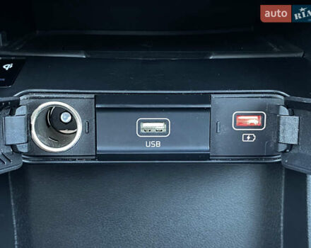 Синій Кіа Niro, об'ємом двигуна 0 л та пробігом 106 тис. км за 21900 $, фото 71 на Automoto.ua