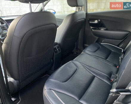 Синій Кіа Niro, об'ємом двигуна 0 л та пробігом 105 тис. км за 20300 $, фото 20 на Automoto.ua