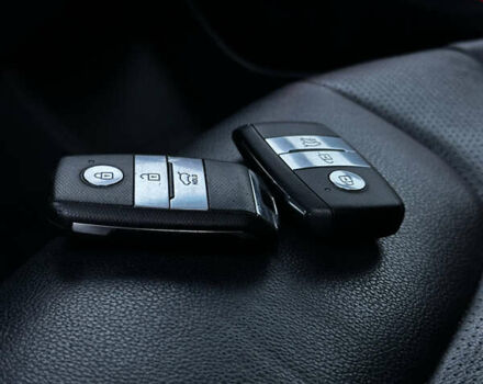 Синій Кіа Niro, об'ємом двигуна 0 л та пробігом 100 тис. км за 19900 $, фото 9 на Automoto.ua