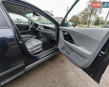 Синій Кіа Niro, об'ємом двигуна 0 л та пробігом 150 тис. км за 18000 $, фото 45 на Automoto.ua