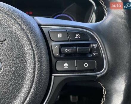 Синій Кіа Niro, об'ємом двигуна 0 л та пробігом 97 тис. км за 21950 $, фото 4 на Automoto.ua