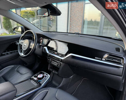 Синий Киа Niro, объемом двигателя 0 л и пробегом 130 тыс. км за 18900 $, фото 63 на Automoto.ua
