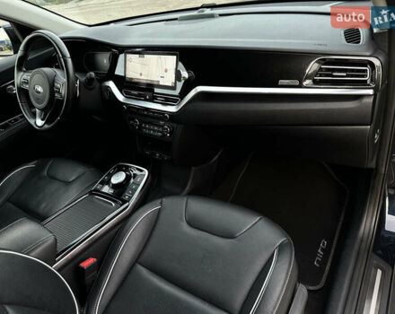 Синій Кіа Niro, об'ємом двигуна 0 л та пробігом 130 тис. км за 18990 $, фото 60 на Automoto.ua