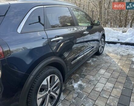 Синій Кіа Niro, об'ємом двигуна 0 л та пробігом 84 тис. км за 18500 $, фото 12 на Automoto.ua
