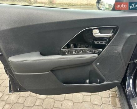 Синій Кіа Niro, об'ємом двигуна 0 л та пробігом 170 тис. км за 18300 $, фото 9 на Automoto.ua