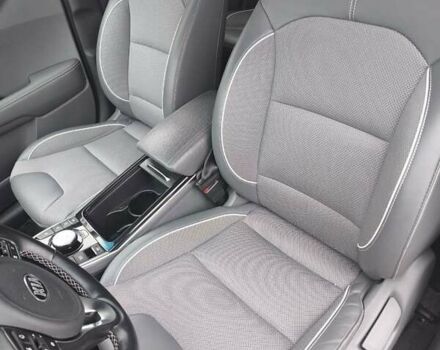 Синій Кіа Niro, об'ємом двигуна 0 л та пробігом 150 тис. км за 18000 $, фото 23 на Automoto.ua