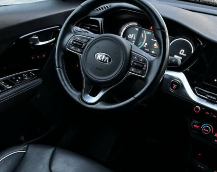 Синій Кіа Niro, об'ємом двигуна 0 л та пробігом 100 тис. км за 19900 $, фото 11 на Automoto.ua