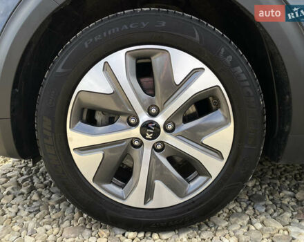 Синій Кіа Niro, об'ємом двигуна 0 л та пробігом 76 тис. км за 22900 $, фото 32 на Automoto.ua