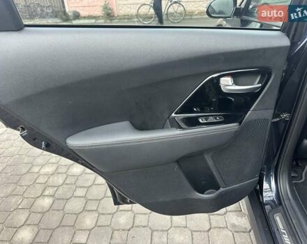 Синій Кіа Niro, об'ємом двигуна 0 л та пробігом 170 тис. км за 18300 $, фото 11 на Automoto.ua