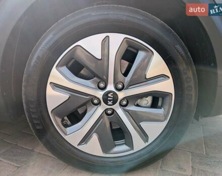 Киа Niro 2020 в Луцке на Automoto.ua Синий Киа Niro, объемом двигателя 0 л и пробегом 157 тыс. км за 19700 $, фото 13 на Automoto.ua