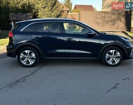 Синий Киа Niro, объемом двигателя 0 л и пробегом 115 тыс. км за 18700 $, фото 2 на Automoto.ua