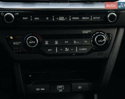 Синій Кіа Niro, об'ємом двигуна 0 л та пробігом 130 тис. км за 18990 $, фото 51 на Automoto.ua