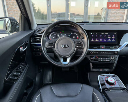 Синий Киа Niro, объемом двигателя 0 л и пробегом 130 тыс. км за 18900 $, фото 4 на Automoto.ua