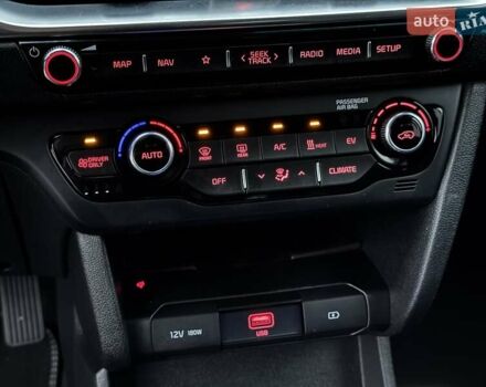 Синий Киа Niro, объемом двигателя 0 л и пробегом 95 тыс. км за 20500 $, фото 50 на Automoto.ua