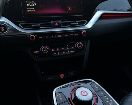 Синій Кіа Niro, об'ємом двигуна 0 л та пробігом 100 тис. км за 19900 $, фото 13 на Automoto.ua