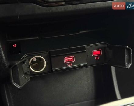 Синій Кіа Niro, об'ємом двигуна 0 л та пробігом 130 тис. км за 19071 $, фото 24 на Automoto.ua