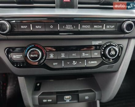Синій Кіа Niro, об'ємом двигуна 0 л та пробігом 150 тис. км за 18000 $, фото 26 на Automoto.ua