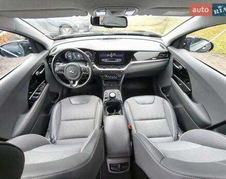 Синій Кіа Niro, об'ємом двигуна 0 л та пробігом 150 тис. км за 18000 $, фото 1 на Automoto.ua