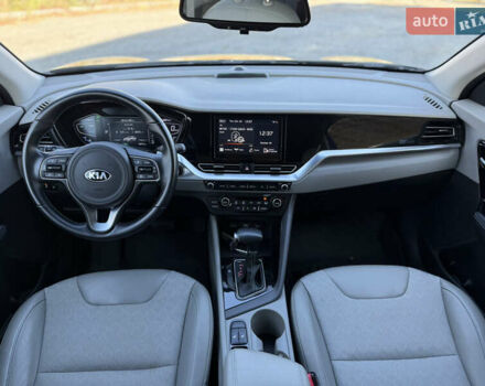 Синій Кіа Niro, об'ємом двигуна 1.58 л та пробігом 76 тис. км за 21300 $, фото 13 на Automoto.ua