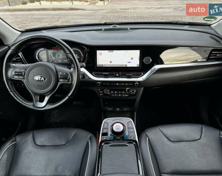 Синій Кіа Niro, об'ємом двигуна 0 л та пробігом 130 тис. км за 18990 $, фото 49 на Automoto.ua