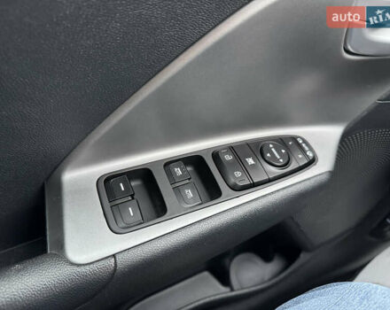 Синій Кіа Niro, об'ємом двигуна 0 л та пробігом 67 тис. км за 19000 $, фото 23 на Automoto.ua