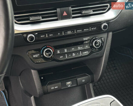 Синий Киа Niro, объемом двигателя 0 л и пробегом 60 тыс. км за 21999 $, фото 19 на Automoto.ua