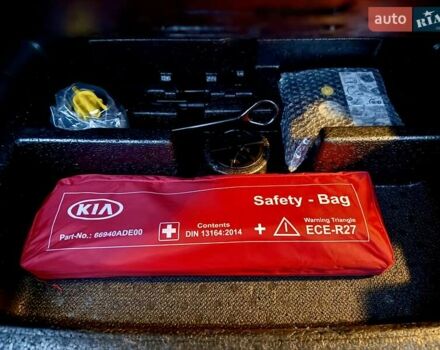 Синій Кіа Niro, об'ємом двигуна 0 л та пробігом 84 тис. км за 19450 $, фото 100 на Automoto.ua