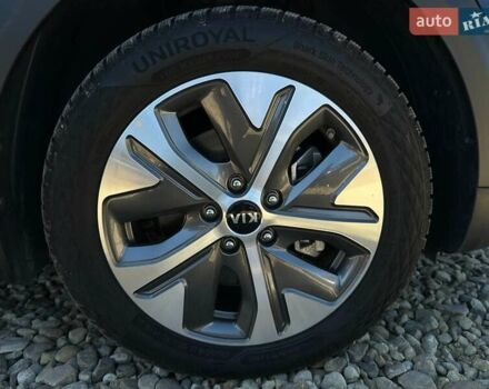 Синий Киа Niro, объемом двигателя 0 л и пробегом 45 тыс. км за 23700 $, фото 31 на Automoto.ua