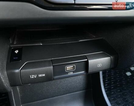 Синій Кіа Niro, об'ємом двигуна 0 л та пробігом 70 тис. км за 23200 $, фото 4 на Automoto.ua