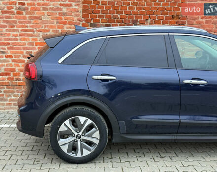 Синій Кіа Niro, об'ємом двигуна 0 л та пробігом 88 тис. км за 19750 $, фото 16 на Automoto.ua