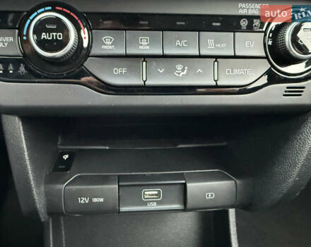 Синій Кіа Niro, об'ємом двигуна 0 л та пробігом 124 тис. км за 19950 $, фото 45 на Automoto.ua