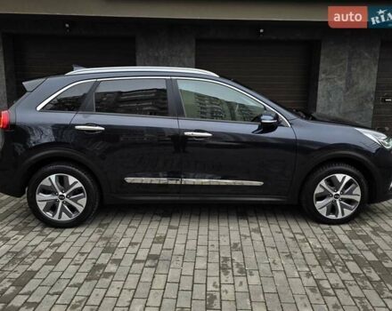 Синій Кіа Niro, об'ємом двигуна 0 л та пробігом 129 тис. км за 18999 $, фото 4 на Automoto.ua